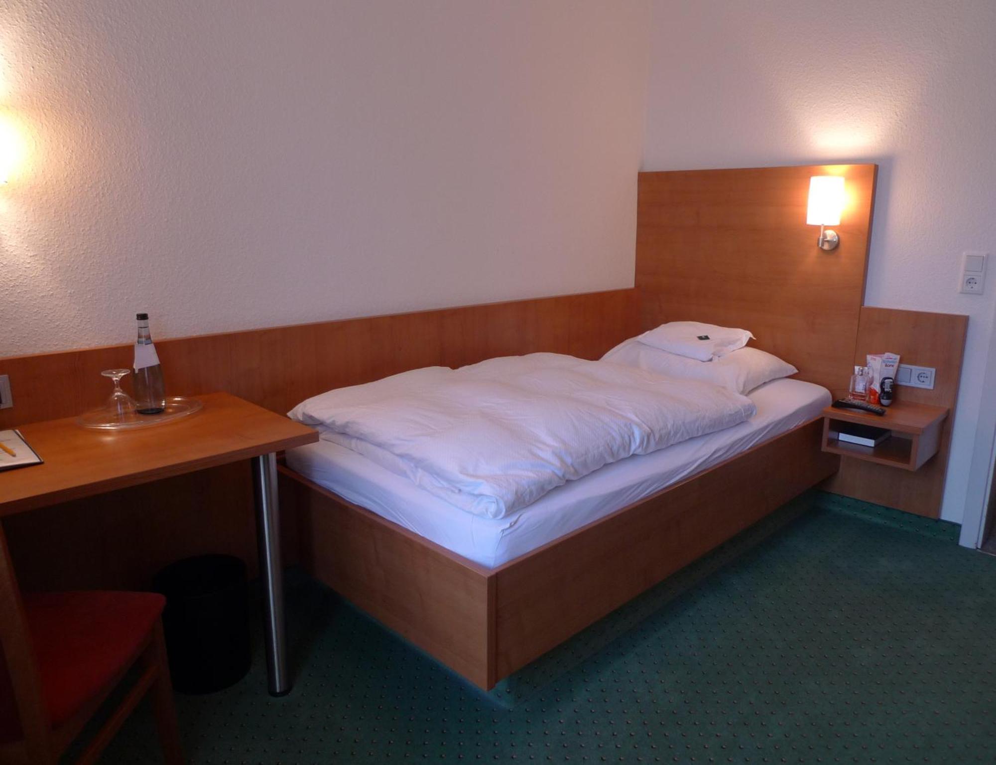 Hotel-Restaurant Roter Ochsen Lauchheim الغرفة الصورة